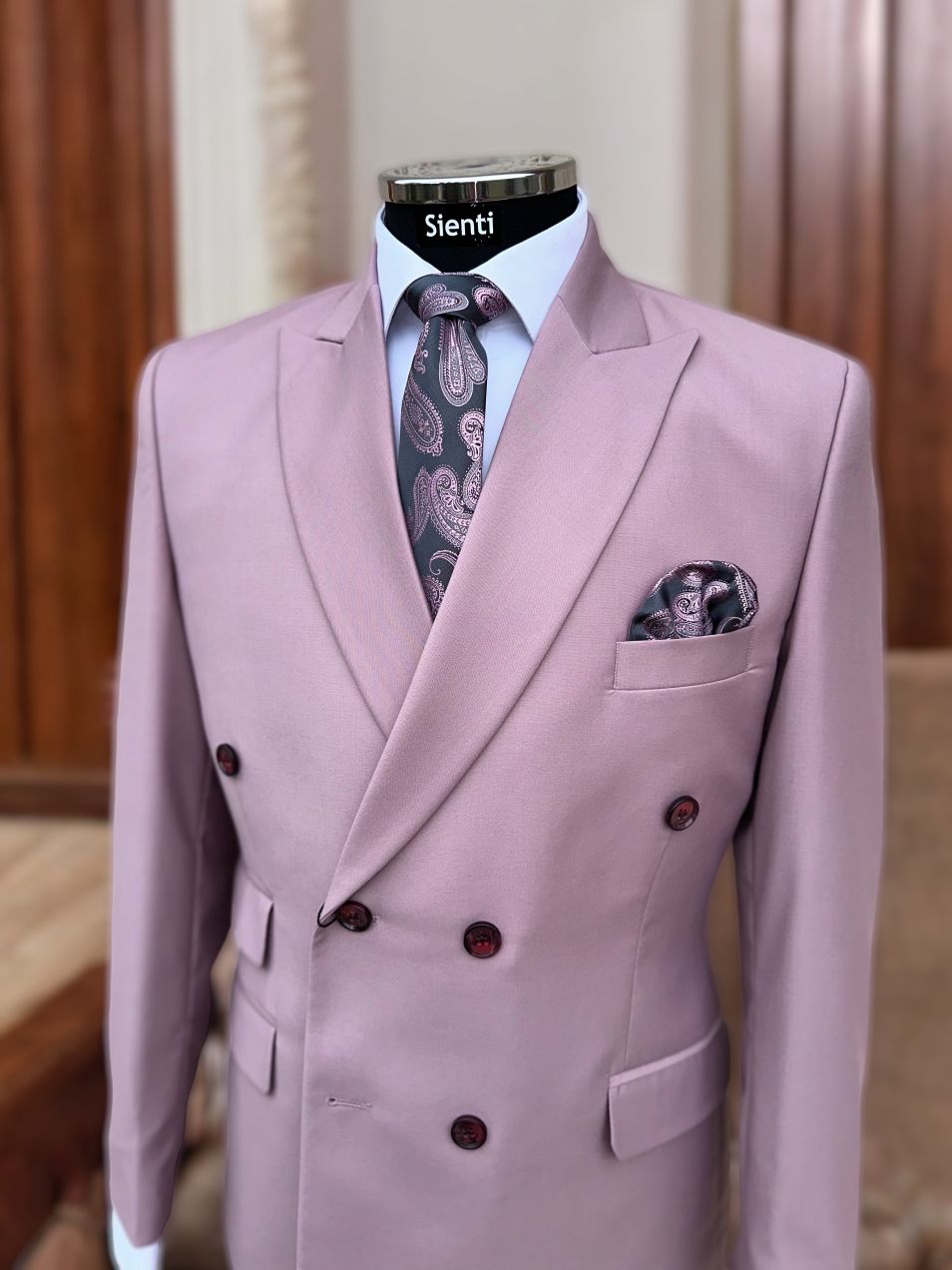 Costum roz din doua piese